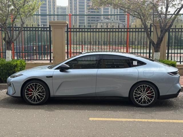 2025 Geely Galaxy E8 620km AWD Starship Ji Guang Lei Da Smart Drive Edition Used SUV — image 1