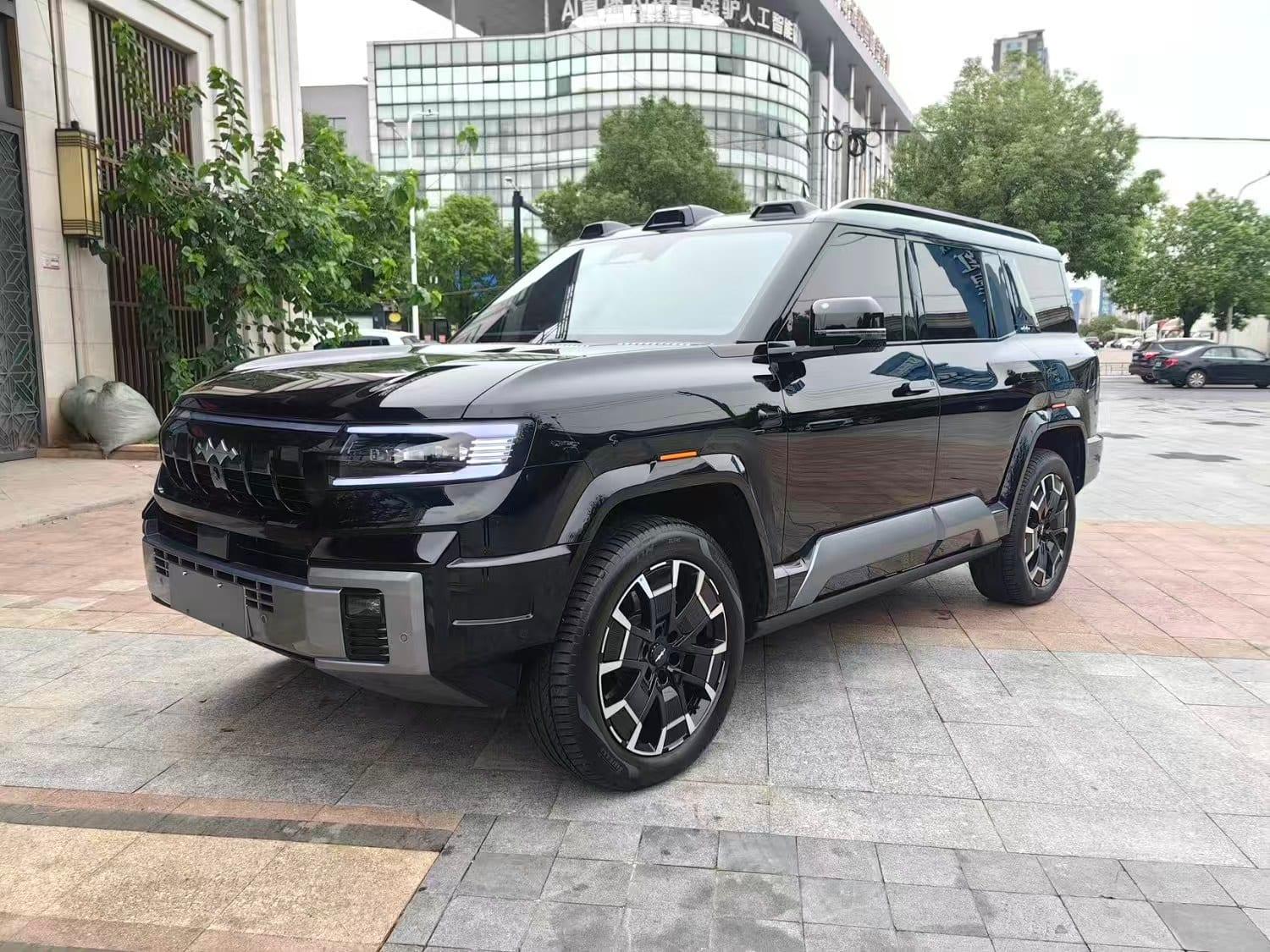 2025 BYD Leopard 8 6-Seater Used SUV — image 1
