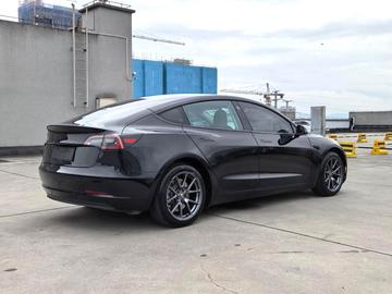 Tesla Model 3 - 3
