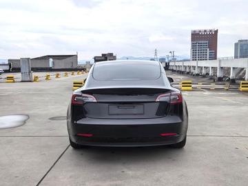 Tesla Model 3 - 4