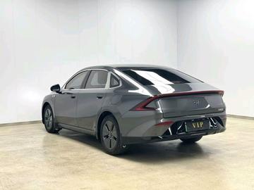 Wuling Starlight PHEV - 4