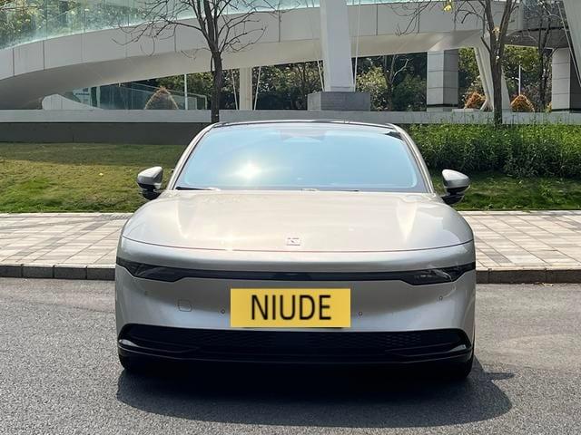 2024 Zeekr 007 RWD Enhanced 75k Wh Used Sedan — image 1