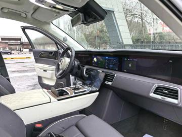 Hongqi E-HS9 Premium 6-Seater - 2