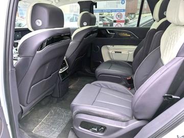 Hongqi E-HS9 Premium 6-Seater - 3
