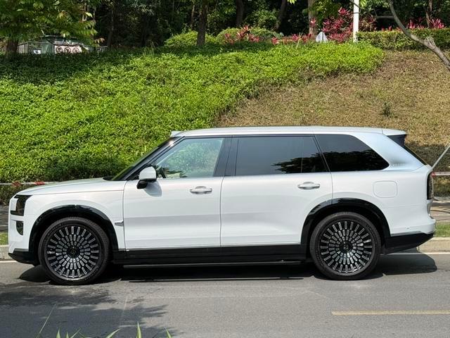 2025 Zeekr 9X Max Edition 55k Wh Used Sedan — image 1